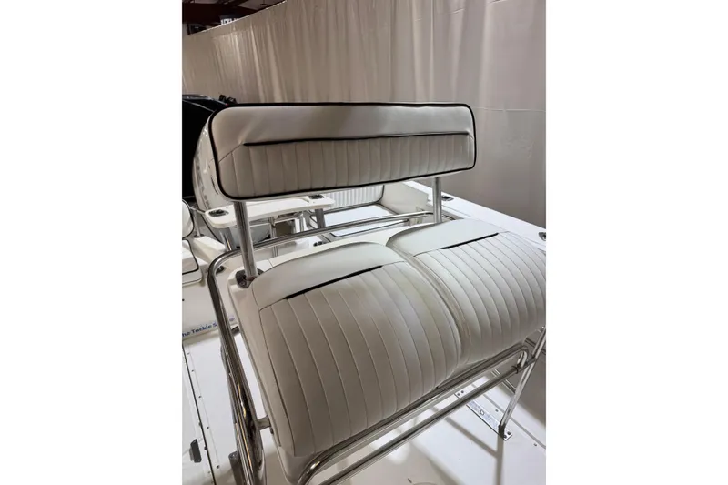 Slide: The Image of White cushioned seating on a 2000 Boston Whaler 21 Outrage boat. - 6