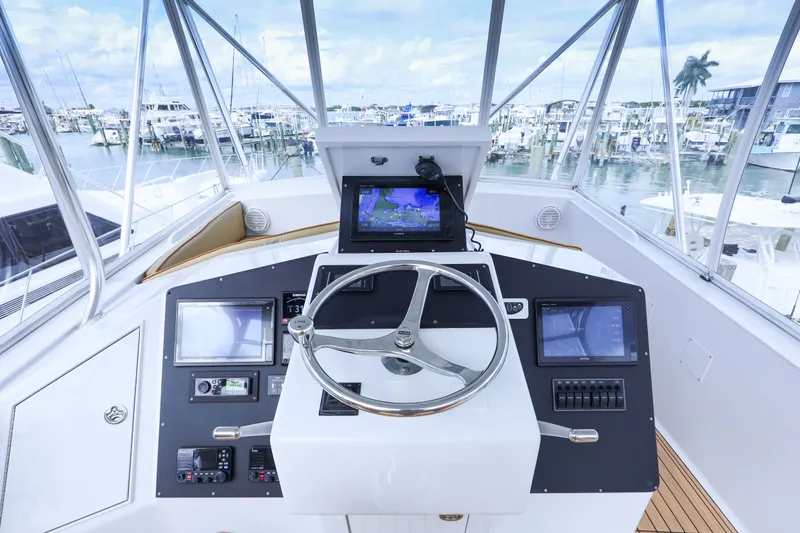 Slide: The Image of Helm of a 1985 Monterey Convertible boat in harbor. - 18