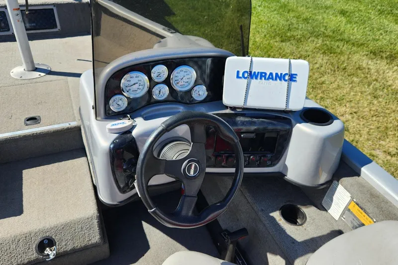 Slide: The Image of 2005 Tracker Targa 17 boat dashboard with Lowrance Elite fish finder. - 4