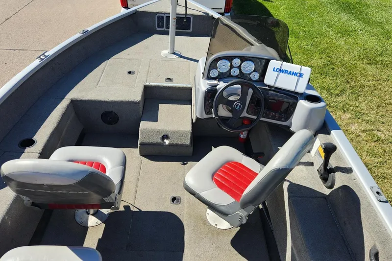 Slide: The Image of 2005 Tracker Targa 17 boat interior with steering console and seating. - 8