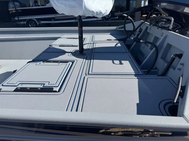 Slide: The Image of G3 Gator Tough 18 CCJ DLX 2026 - 9