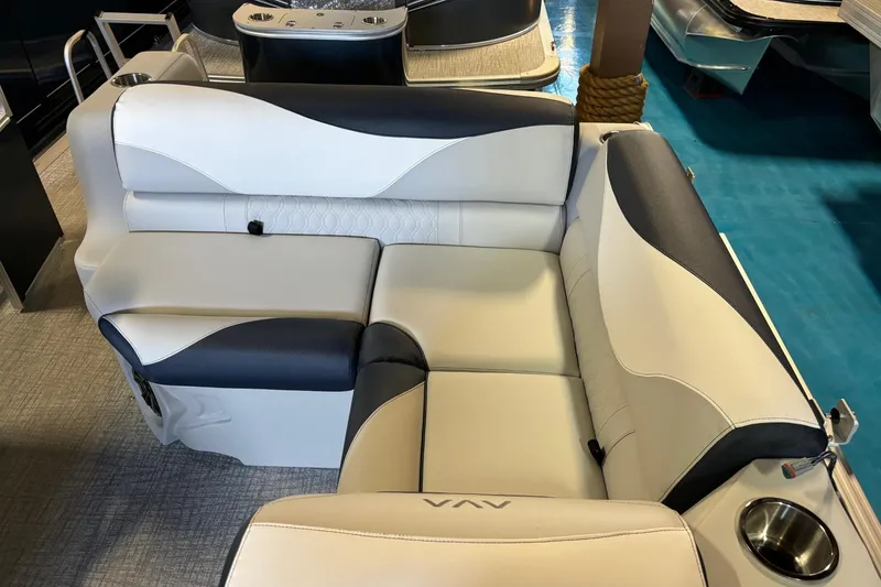 Slide: The Image of 2026 Avalon Venture Cruise Rear Bench sales order with detailed pricing and features. - 8