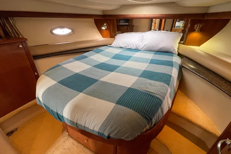 Slide: The Image of Luxurious bedroom in a 2006 Meridian 459 Motoryacht with checkered bedding. - 32