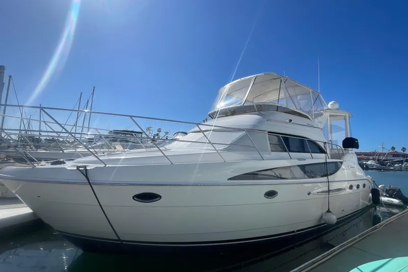 Slide: The Image of 2006 Meridian 459 Motoryacht docked under clear blue sky. - 4