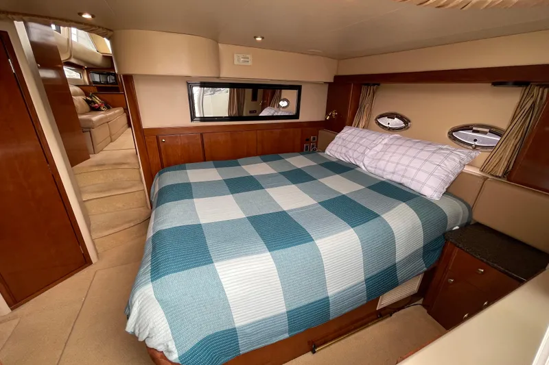 Slide: The Image of Interior of 2006 Meridian 459 Motoryacht with cozy bedroom and checkered bedding. - 41