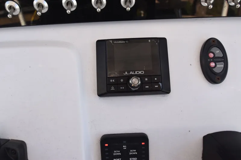 Slide: The Image of Sportsman Heritage 211 Center Console 2020 - 8