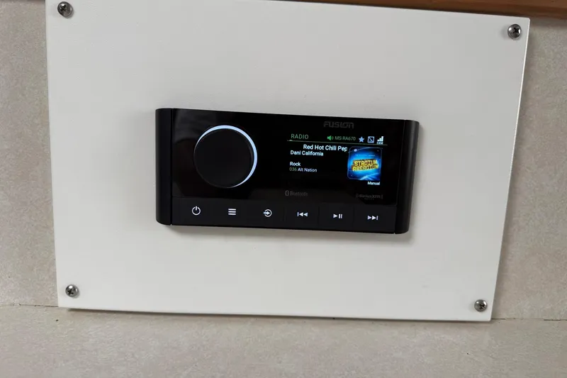 Slide: The Image of Fusion stereo system in a 1997 Blackfin Combi 33, playing "Dani California" by Red Hot Chili Peppers. - 11