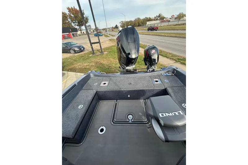 Slide: The Image of 2026 Lund 219 Pro-V GL boat with dual outboard motors on display. - 42