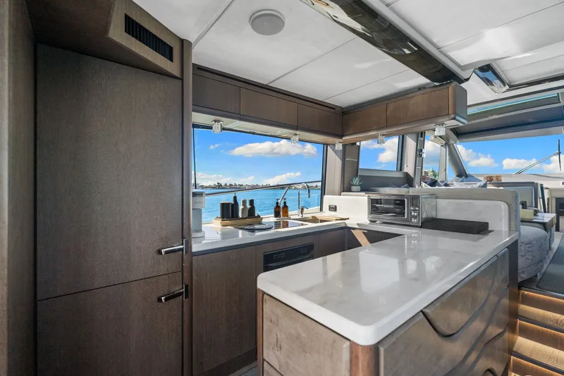 Slide: The Image of Galeon 680 Fly 2020 - 29
