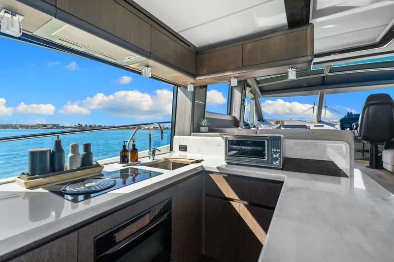 Slide: The Image of Galeon 680 Fly 2020 - 32