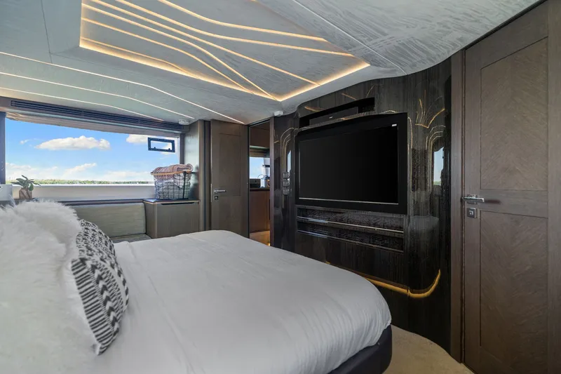 Slide: The Image of Galeon 680 Fly 2020 - 38