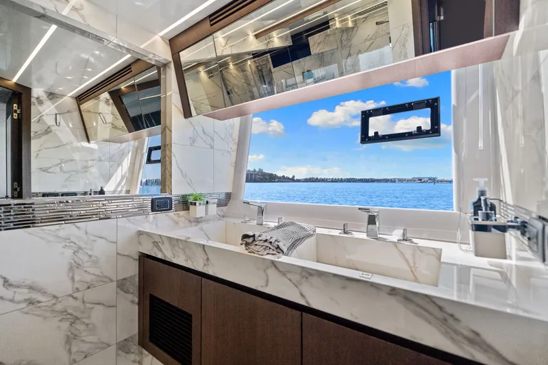 Slide: The Image of Galeon 680 Fly 2020 - 41