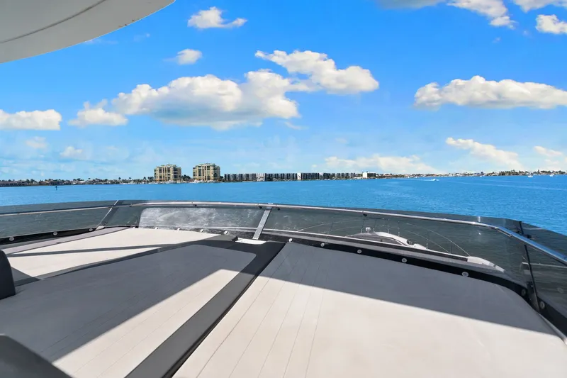 Slide: The Image of Galeon 680 Fly 2020 - 60