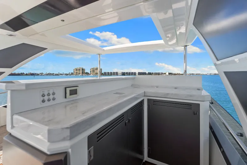 Slide: The Image of Galeon 680 Fly 2020 - 68