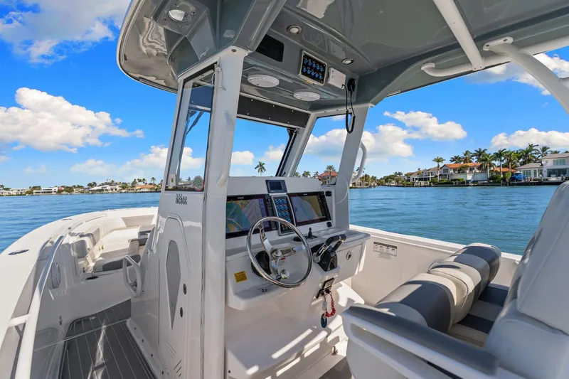 Slide: The Image of Everglades 325 Center Console 2016 - 22