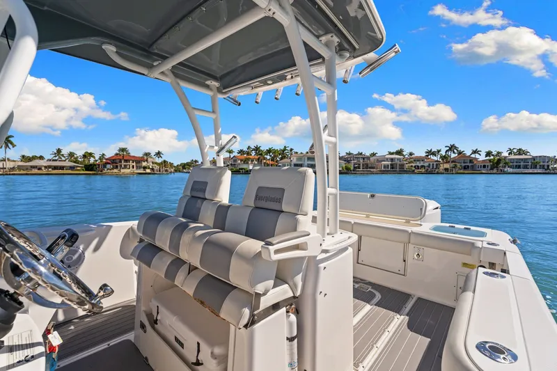 Slide: The Image of Everglades 325 Center Console 2016 - 25