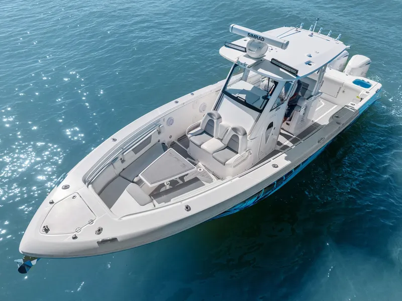 Slide: The Image of Everglades 325 Center Console 2016 - 3