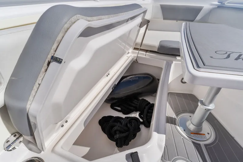 Slide: The Image of Everglades 325 Center Console 2016 - 38