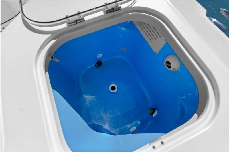 Slide: The Image of Everglades 325 Center Console 2016 - 39