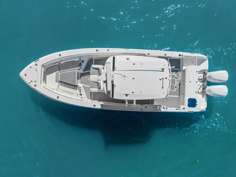 Slide: The Image of Everglades 325 Center Console 2016 - 4