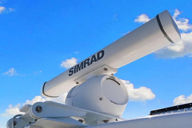 Slide: The Image of Everglades 325 Center Console 2016 - 40