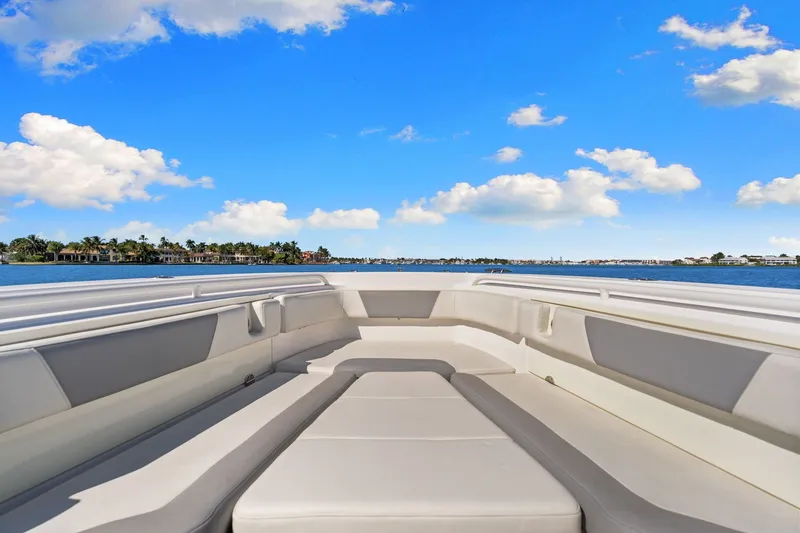 Slide: The Image of Everglades 325 Center Console 2016 - 41