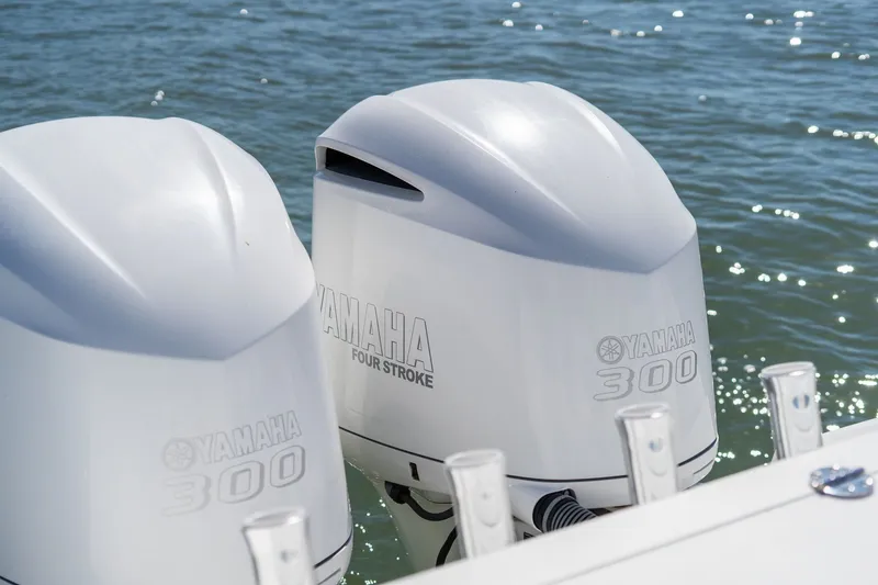 Slide: The Image of Everglades 325 Center Console 2016 - 46