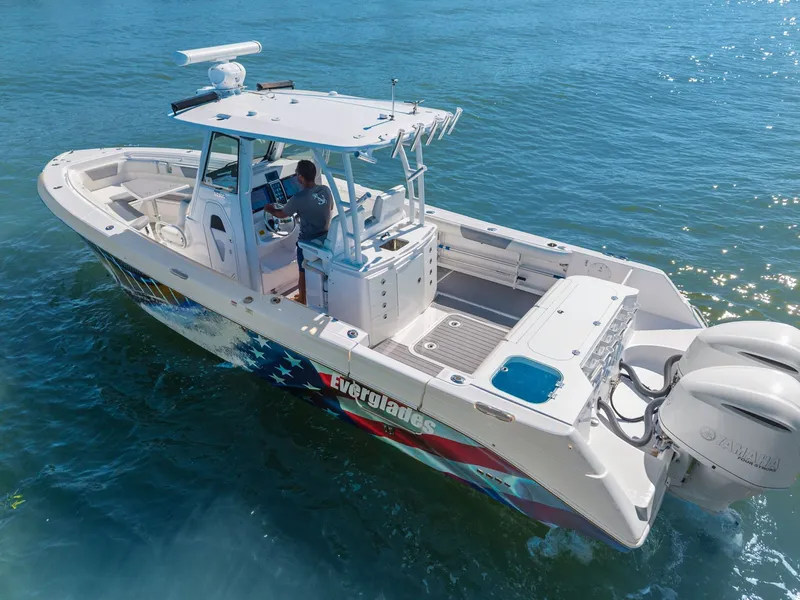 Slide: The Image of Everglades 325 Center Console 2016 - 5