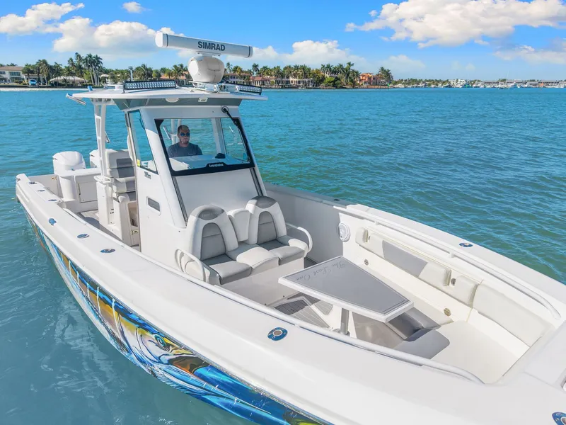 Slide: The Image of Everglades 325 Center Console 2016 - 7