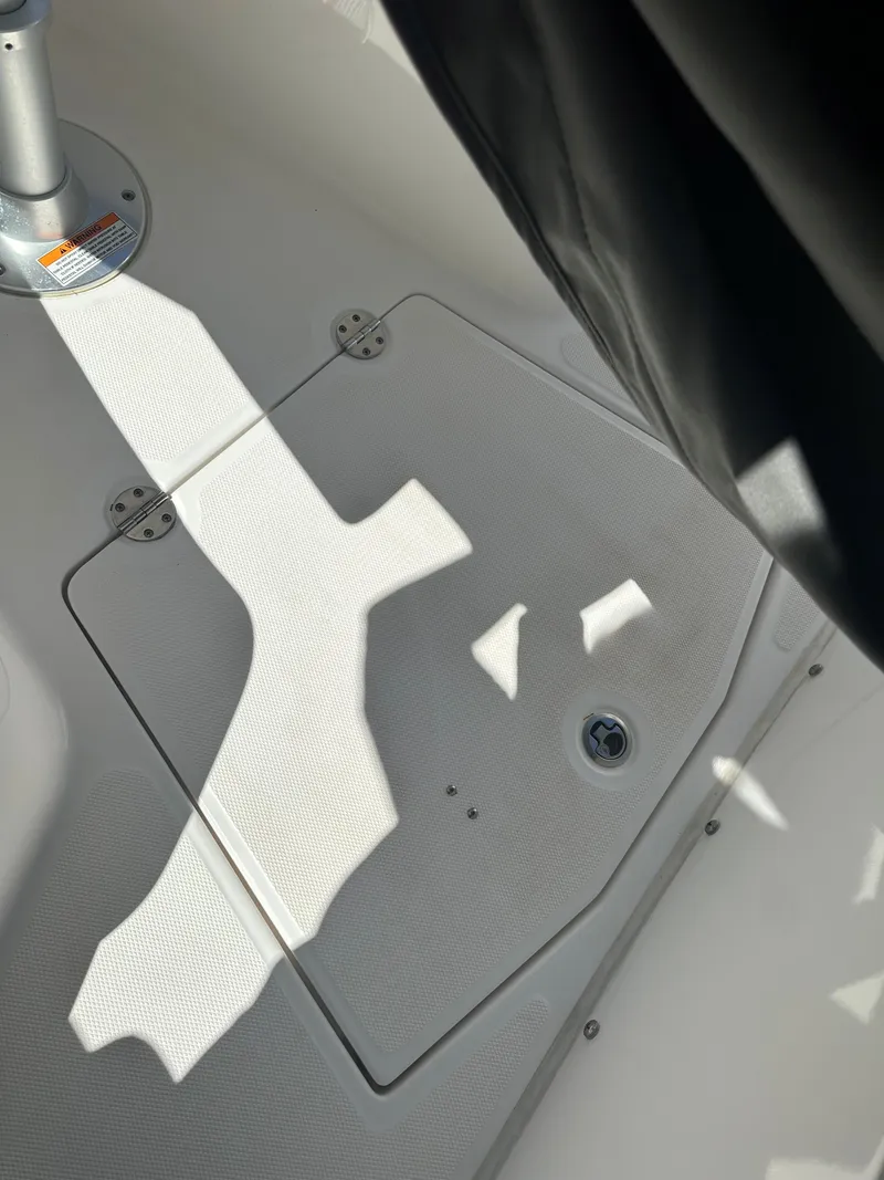 Slide: The Image of Everglades 325 Center Console 2016 - 52