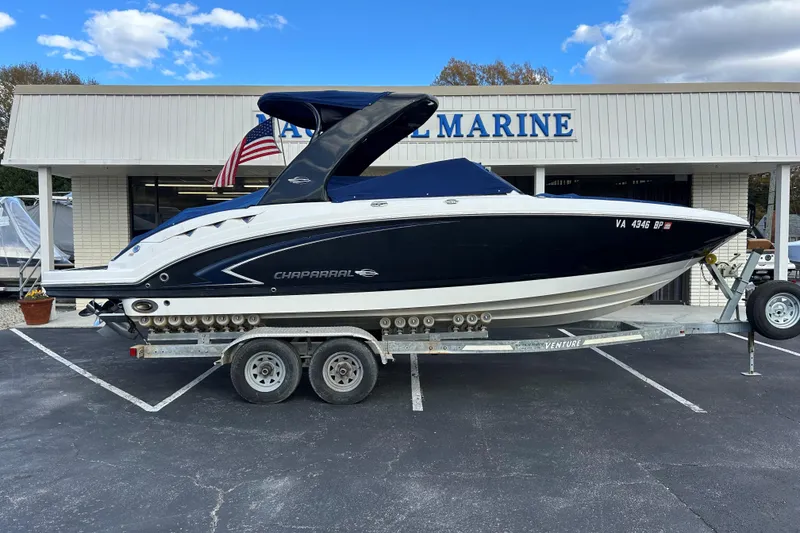 The Image of 2009 Chaparral Sunesta 264 boat on trailer outside marine dealership. - 0