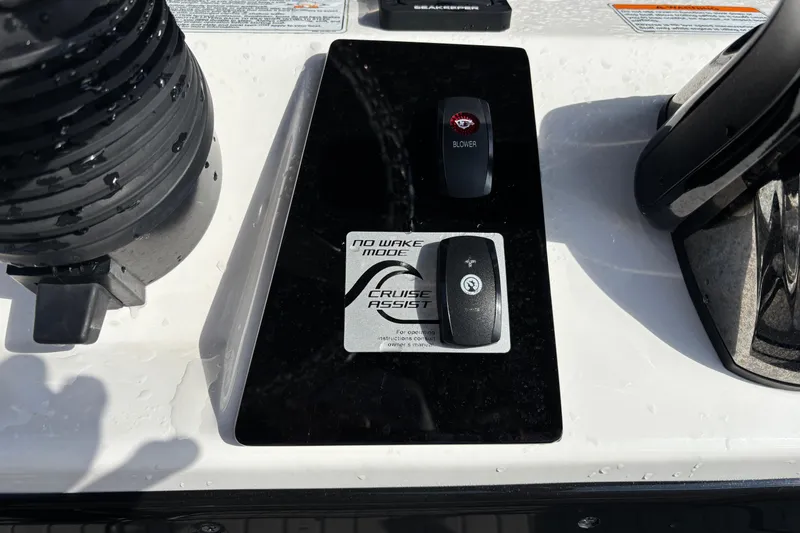 Slide: The Image of Control panel of 2021 Yamaha Boats 255 FSH Sport E featuring blower and cruise assist. - 20