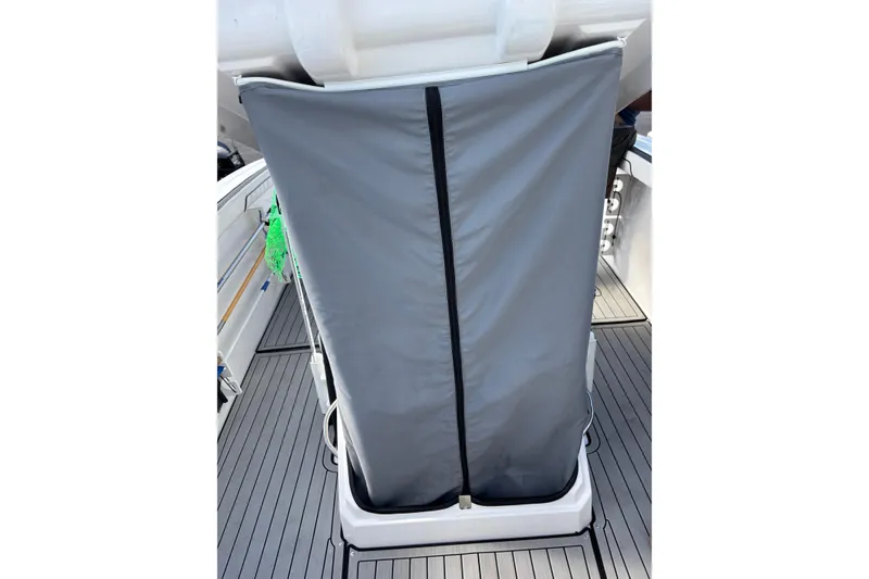 Slide: The Image of 2021 Yamaha Boats 255 FSH Sport E with gray protective cover on deck. - 35