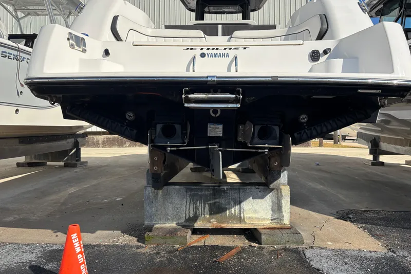 Slide: The Image of 2021 Yamaha Boats 255 FSH Sport E, rear view on display stand. - 4