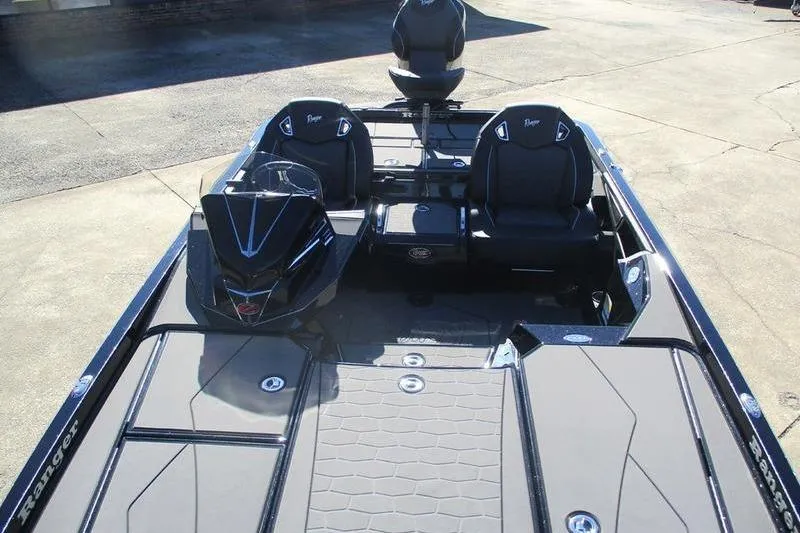 Slide: The Image of 2026 Ranger Z521R Cup-Equipped boat with sleek design and modern seating. - 9