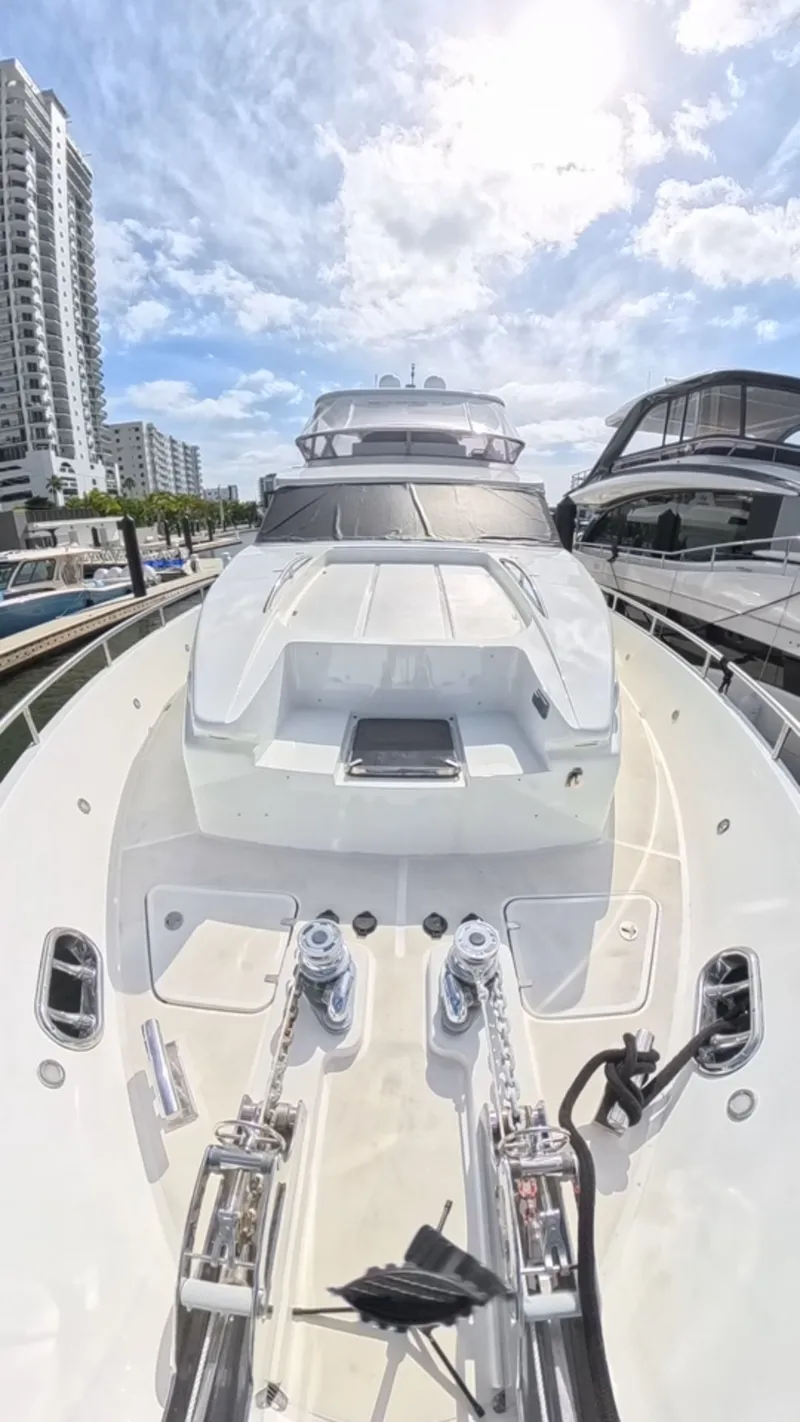Slide: The Image of Luxury Horizon Vision 2009 yacht docked under a sunny sky, surrounded by modern buildings. - 40