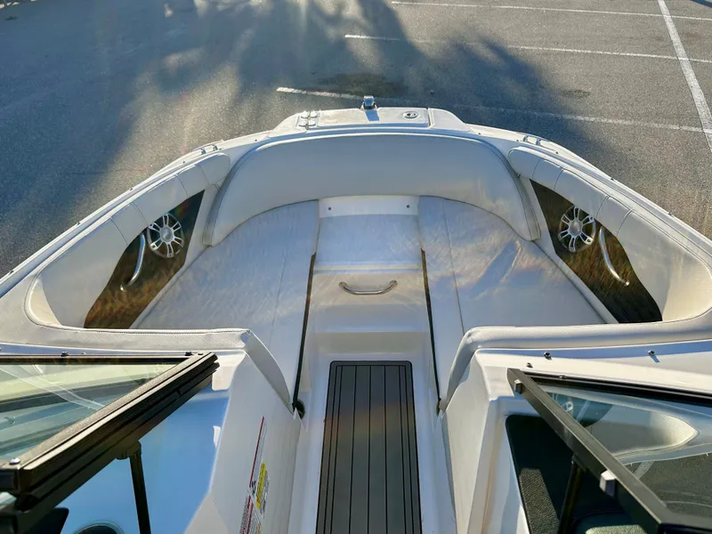 Slide: The Image of Sea Ray SPX 210 Outboard 2023 - 17