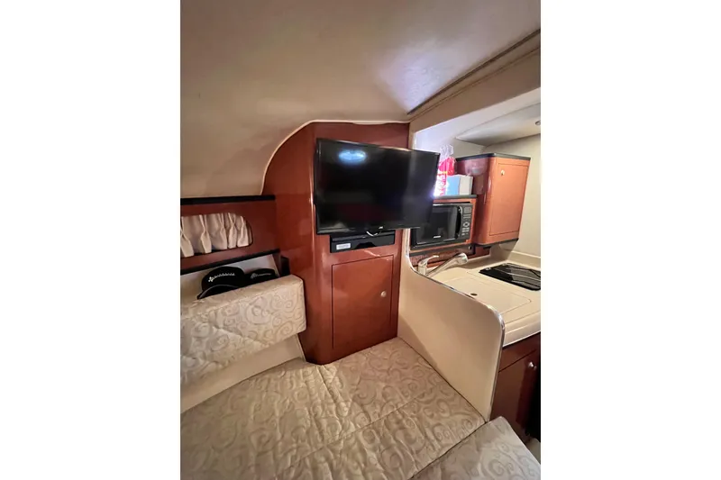 Slide: The Image of 2005 Sea Ray 280 Sundancer cabin with cozy bed and decorative pillows. - 20