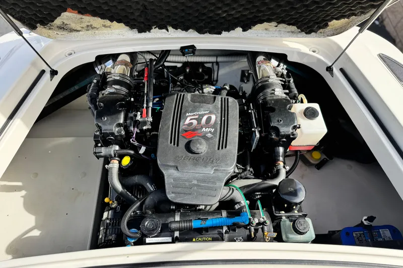 Slide: The Image of 2005 Chris-Craft Speedster engine compartment with MerCruiser 5.0 MPI engine. - 17