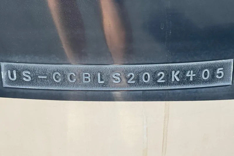 Slide: The Image of Hull identification number on a 2005 Chris-Craft Speedster boat. - 29