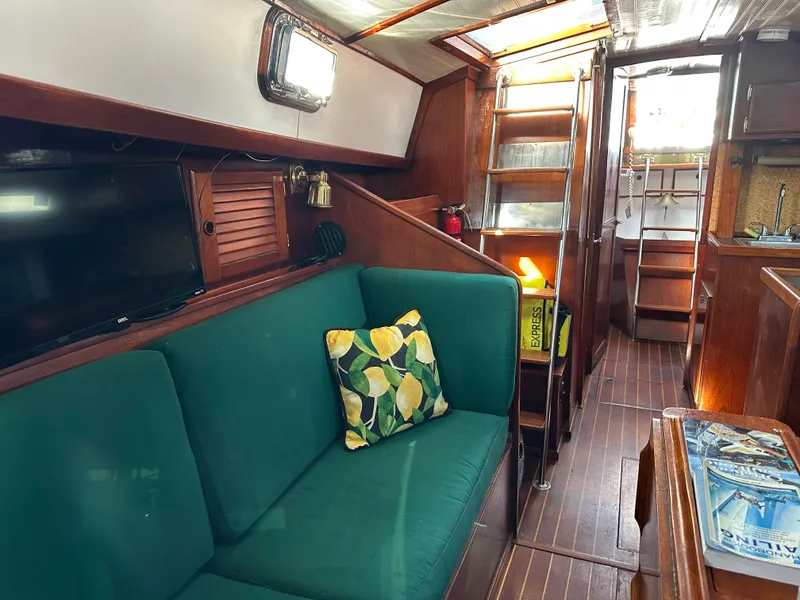 Slide: The Image of Pearson 424 Ketch 1980 - 33