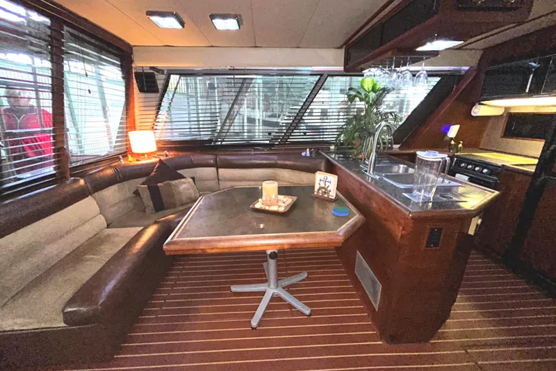 Slide: The Image of Bayliner 4588 Pilothouse 1989 - 16