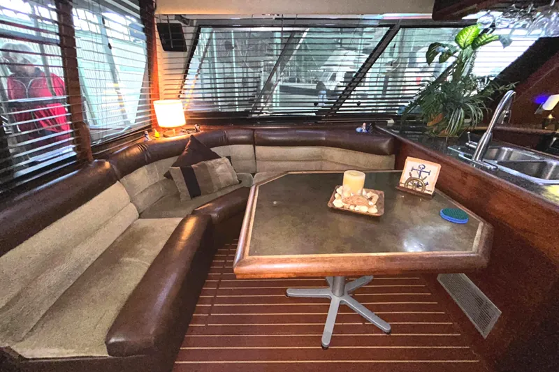 Slide: The Image of Bayliner 4588 Pilothouse 1989 - 18