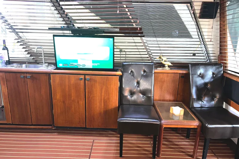 Slide: The Image of Bayliner 4588 Pilothouse 1989 - 22