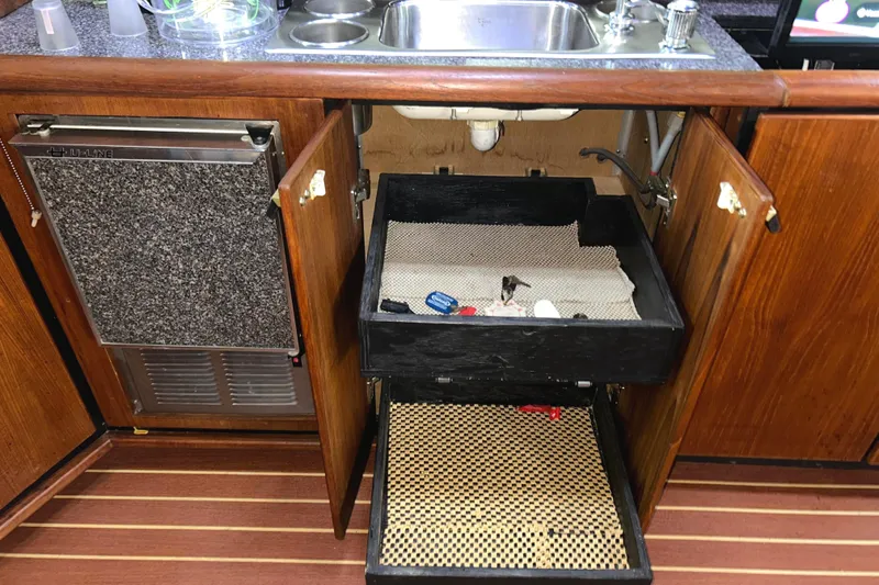 Slide: The Image of 1989 Bayliner 4588 Pilothouse wet bar storage, ice maker - 28