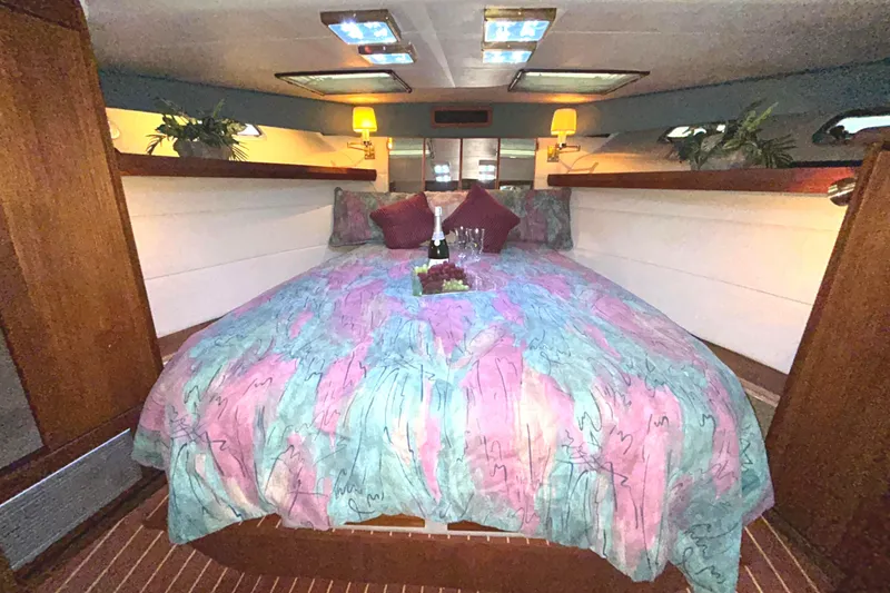 Slide: The Image of Bayliner 4588 Pilothouse 1989 - 41