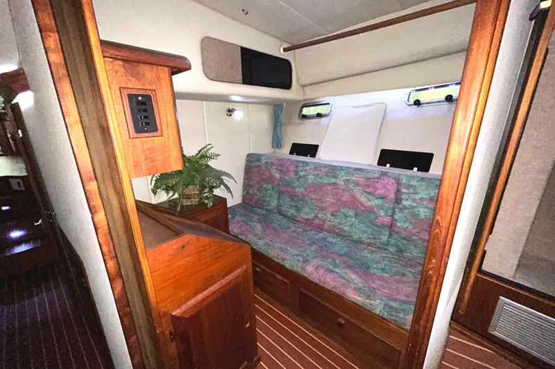 Slide: The Image of Bayliner 4588 Pilothouse 1989 - 44