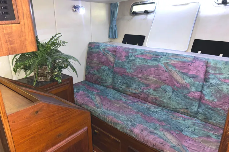 Slide: The Image of Bayliner 4588 Pilothouse 1989 - 46