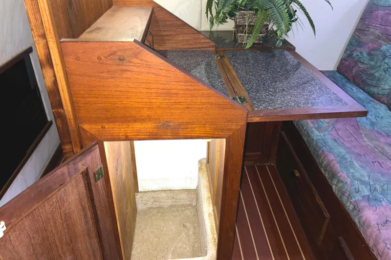 Slide: The Image of Bayliner 4588 Pilothouse 1989 - 48