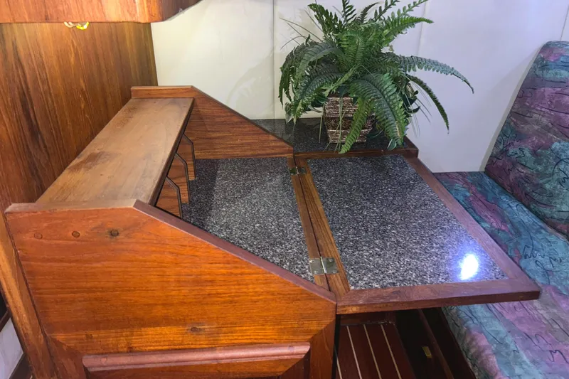 Slide: The Image of Bayliner 4588 Pilothouse 1989 - 49